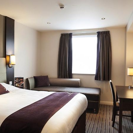 Premier Inn London Heathrow M4/J4 Hillingdon Buitenkant foto