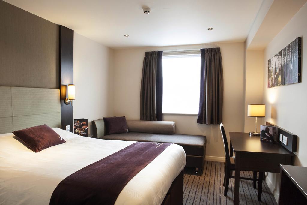 Premier Inn London Heathrow M4/J4 Hillingdon Buitenkant foto