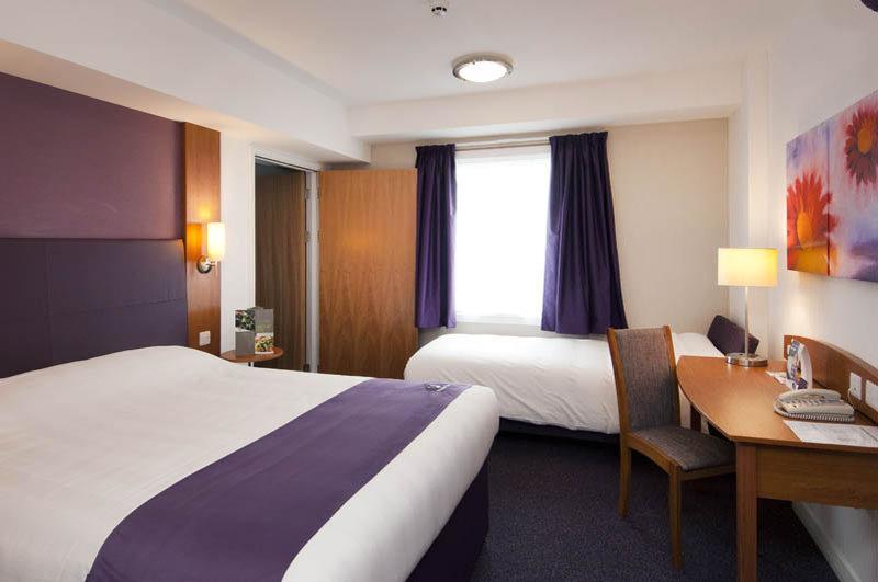 Premier Inn London Heathrow M4/J4 Hillingdon Buitenkant foto