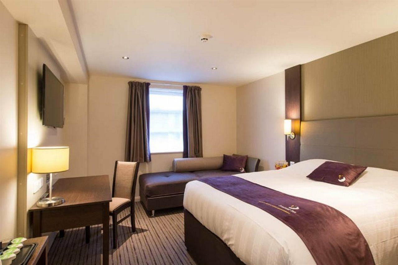 Premier Inn London Heathrow M4/J4 Hillingdon Buitenkant foto