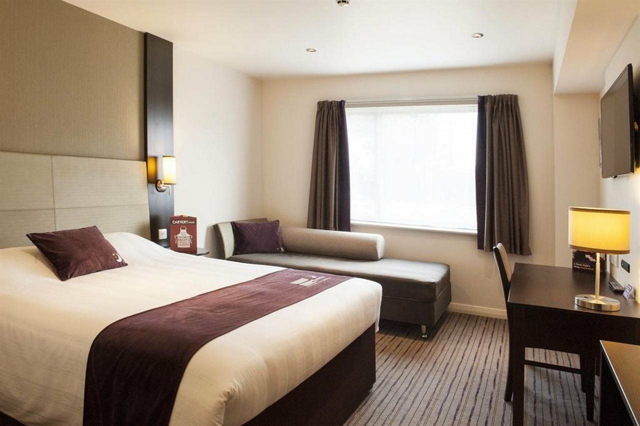 Premier Inn London Heathrow M4/J4 Hillingdon Buitenkant foto