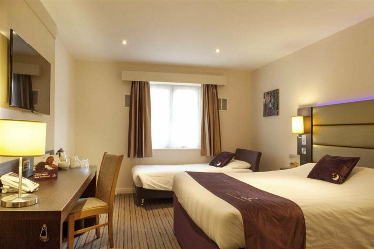 Premier Inn London Heathrow M4/J4 Hillingdon Buitenkant foto