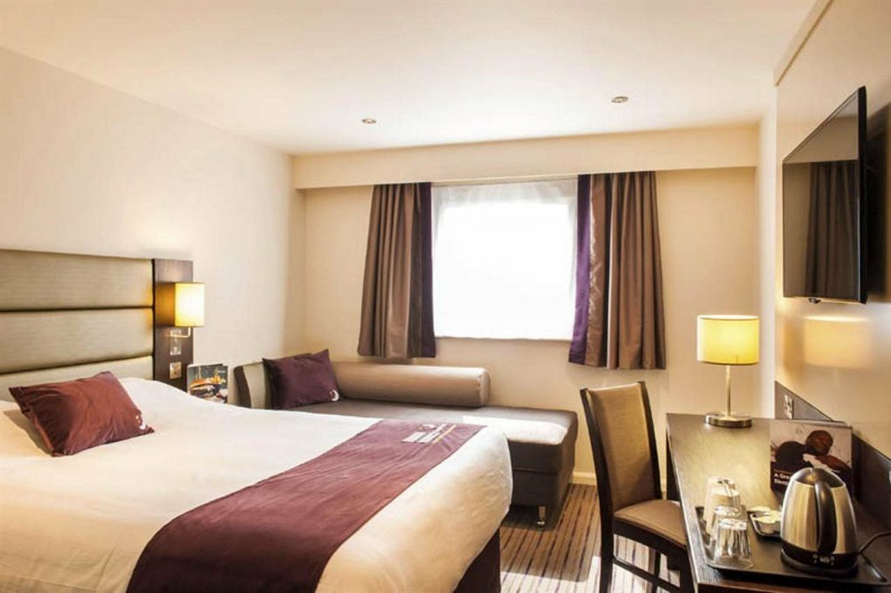 Premier Inn London Heathrow M4/J4 Hillingdon Buitenkant foto