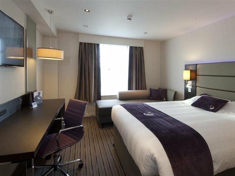 Premier Inn London Heathrow M4/J4 Hillingdon Buitenkant foto